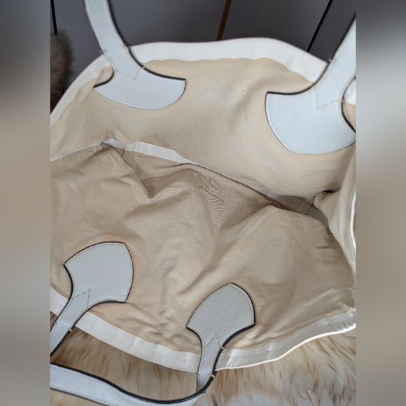 Burberry Logo Printed Raffia Tote bag - Picture 9 of 10